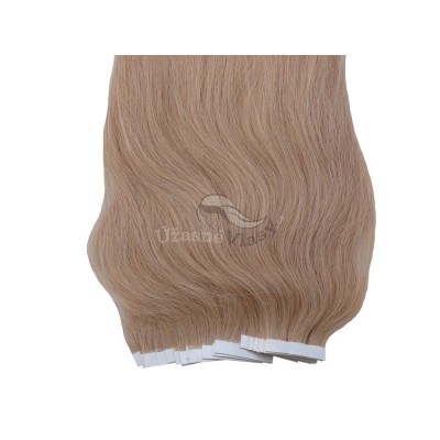 Zlatavé blond vlasy k prodloužení - Tape in REMY proužky, 50 cm (022), 20 ks Zlatavé blond vlasy k prodloužení - Tape in REMY proužky, 50 cm (022), 20 ks